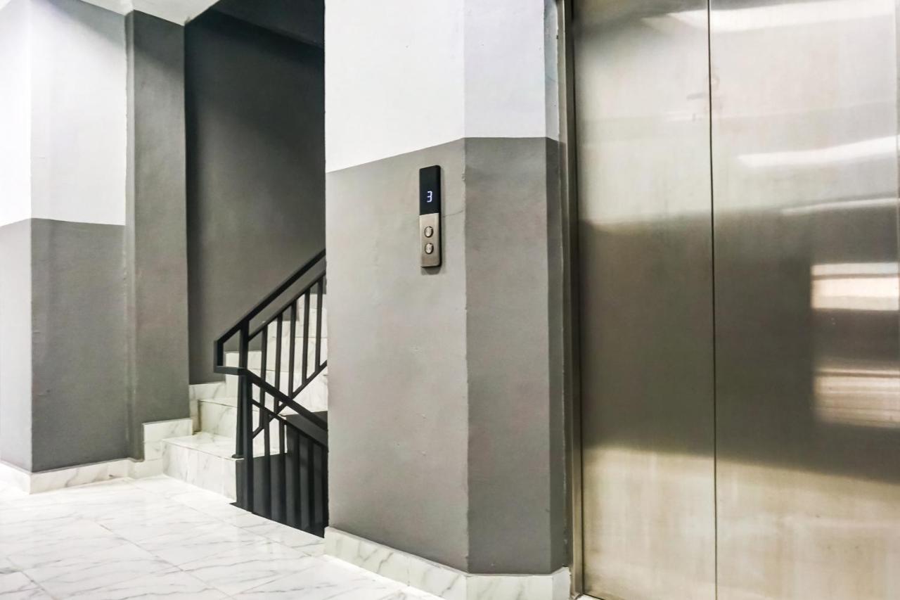 Collection O 91131 New V1 Hotel Jakarta Exteriör bild